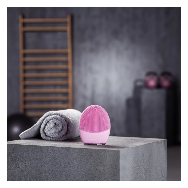 FOREO LUNA™ 3 anti-wrinkle sonic cleaning device