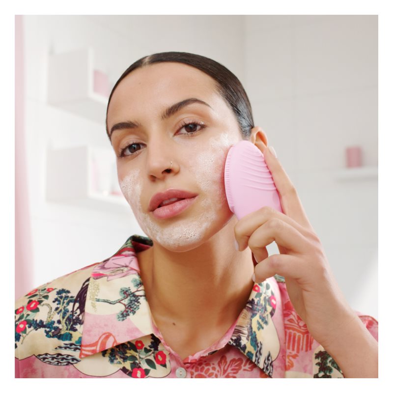 FOREO LUNA™ 3 anti-wrinkle sonic cleaning device