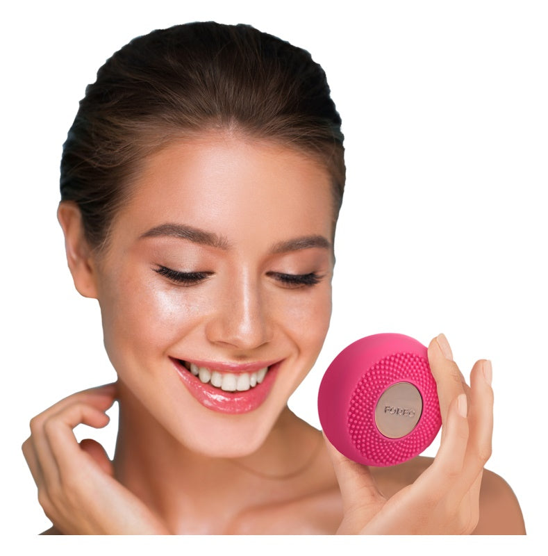 FOREO ™ UFO Mini sonic device to accelerate the effects of face mask travel pack